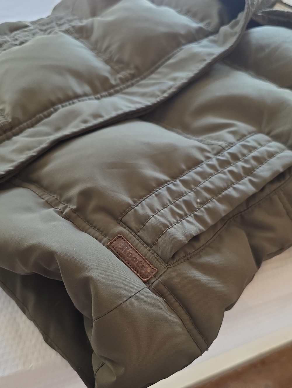 ROOTS goose down puffer vest! S - Picture 2 of 10